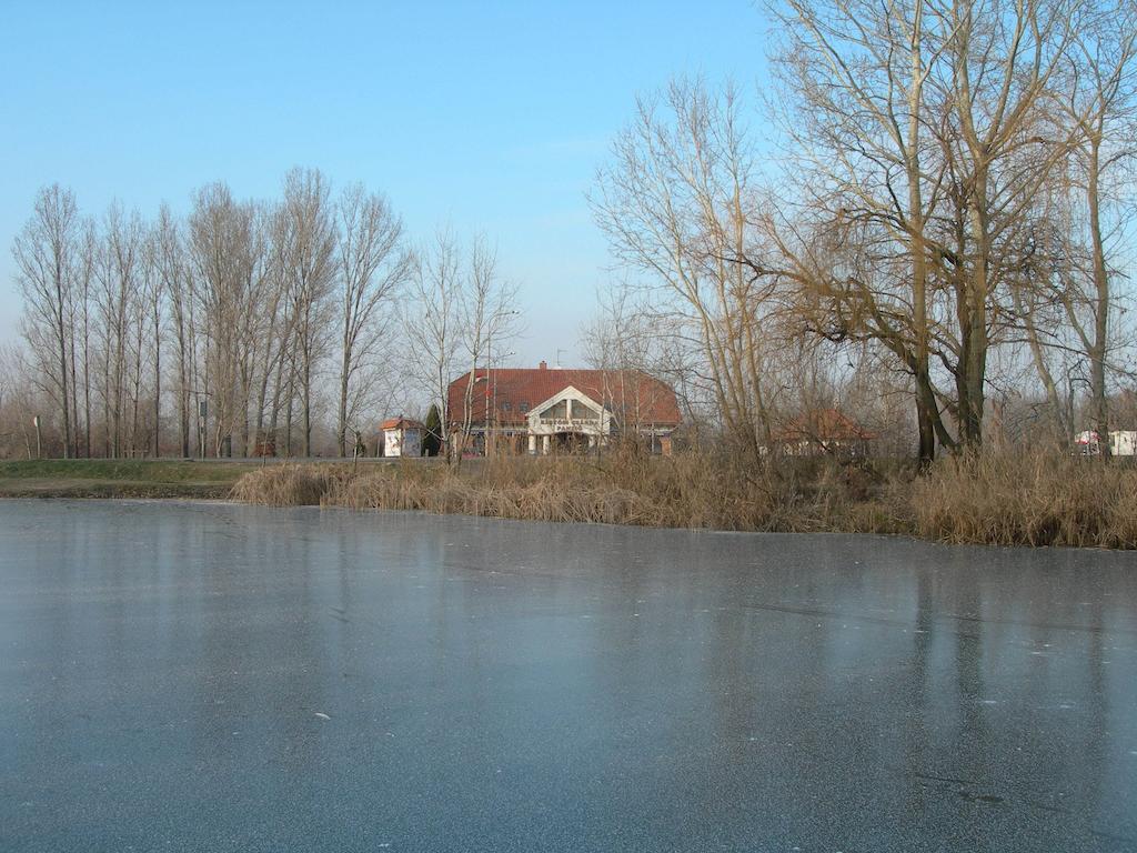 FulopszallasKigyosi Csarda & Panzio住宿加早餐旅馆 外观 照片
