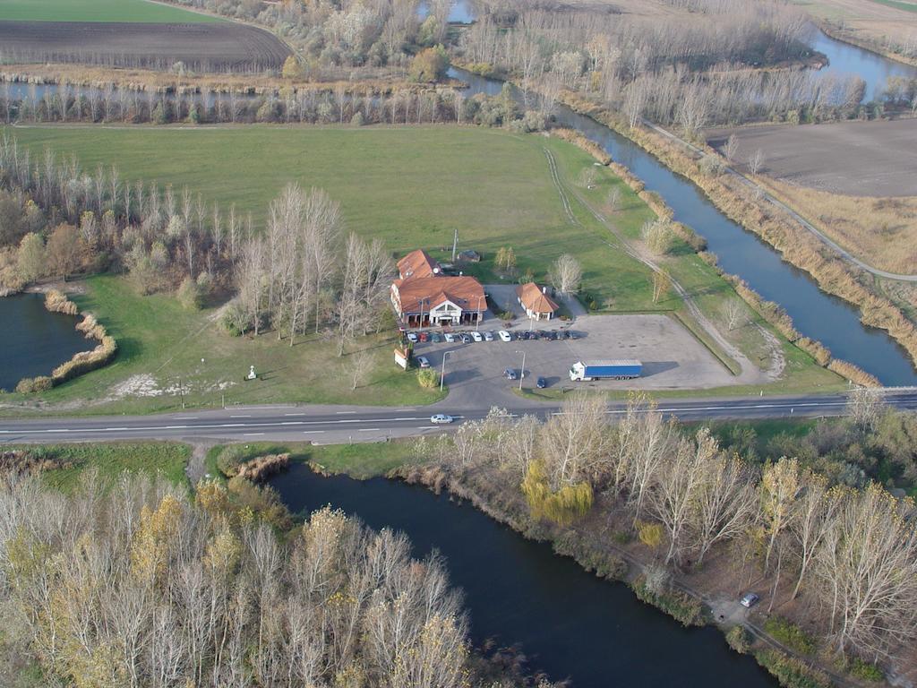 FulopszallasKigyosi Csarda & Panzio住宿加早餐旅馆 外观 照片